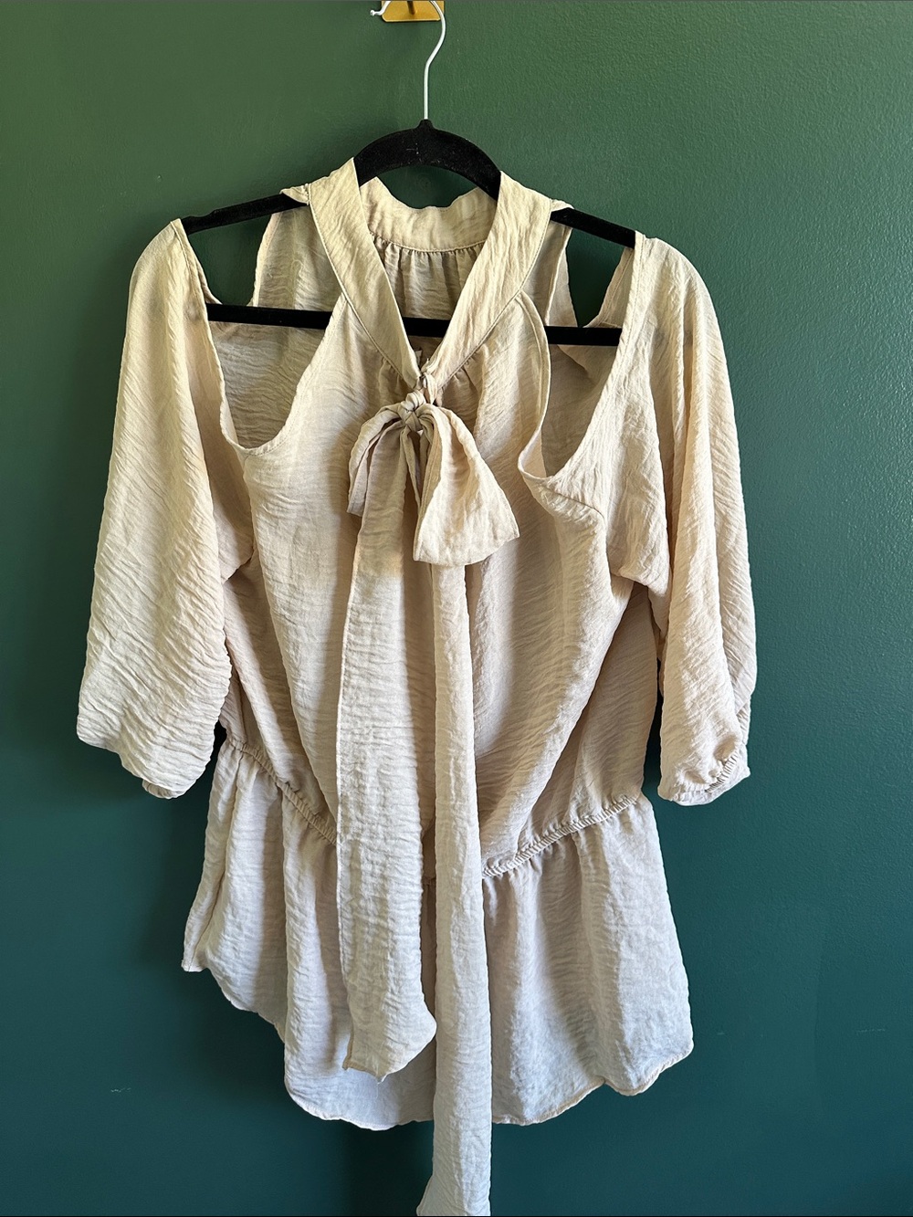 Cato Cream Crinkle Peplum Blouse With Bow Back NWT Size XL